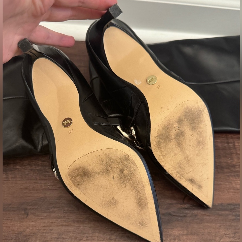 ZARA Elegant Black Knee-High Boots with Chain Detail - Picture 12 of 16